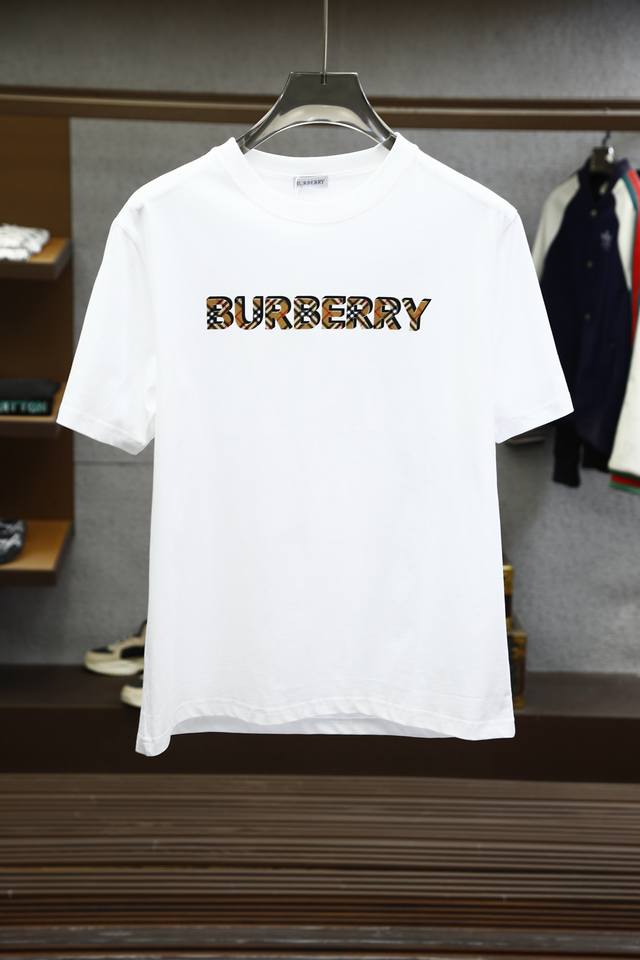 25Ss夏季新款系列！- Bbr巴宝莉-男士圆领短袖T恤，克重260 高端潮牌，独特的设计风格，最新的满印3D数码.永远的经典男女同款，随意穿搭。上身巨好看，随