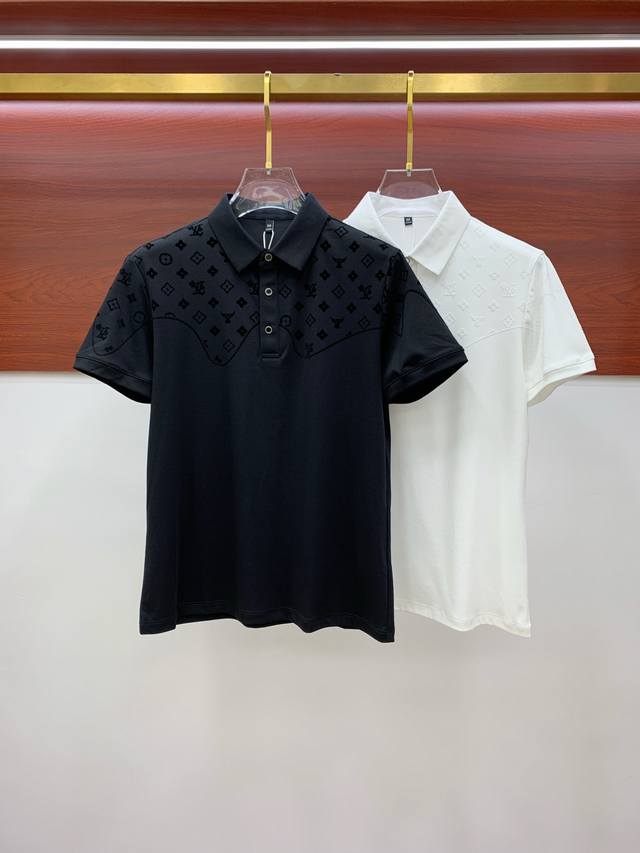 Lv25Ss新款春夏短袖翻领T恤polo，最高版本客供定制高端朱地面料简单时尚款，经典Logo简单大方的款式！满满的高级感，四季可穿。简欧风格官网在售 码数M-