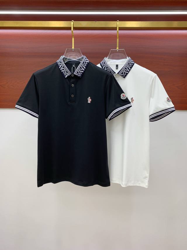 蒙口25Ss新款春夏短袖翻领T恤polo，最高版本客供定制高端朱地面料简单时尚款，螺纹拼色螺纹配色超级好看！经典Logo简单大方的款式！满满的高级感，四季可穿。