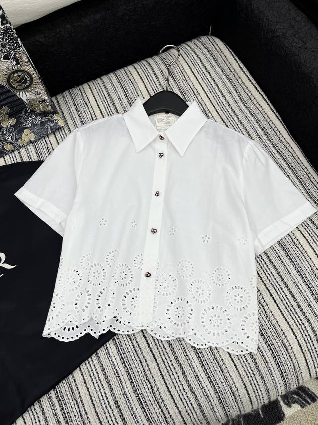 爆款现货 原单品质 中古*｜25新款水溶绣花短袖衬衫 精致常规版型上身巨显瘦！重工水溶拼接，满满的设计感 定制最新工艺 低调奢华！ 时髦精必备单品解锁所有穿搭！