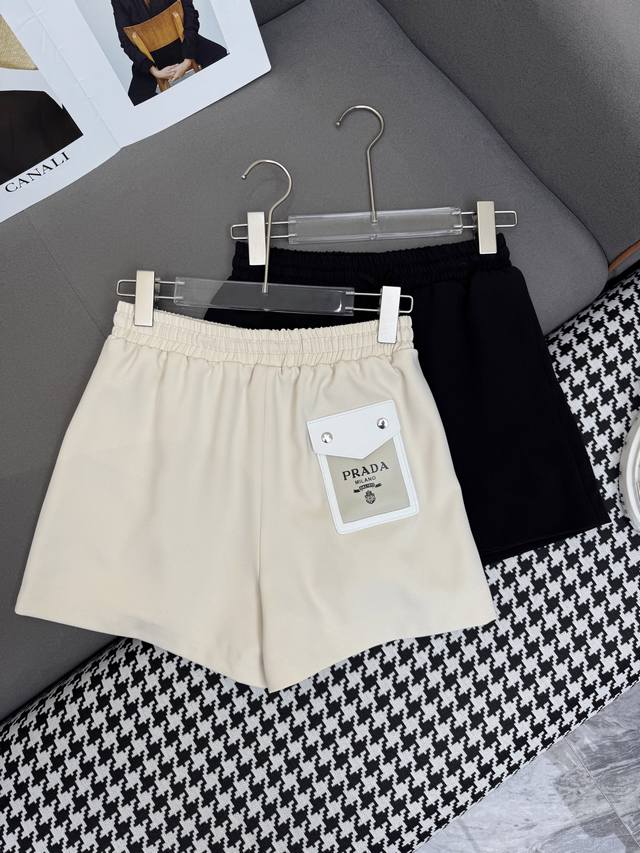 prad* 25Ss新款短裤 定制皮口袋装饰 简约大方 两色三码Smla807p