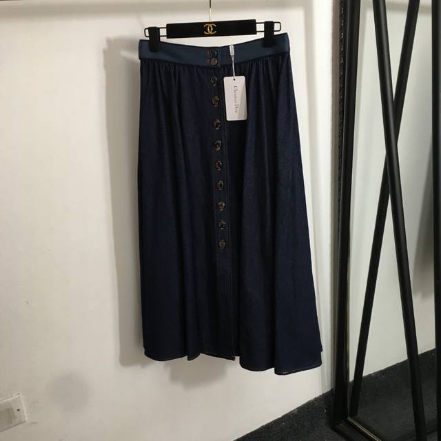 款号20252062 Dio*新款 字母单排扣高腰显瘦牛仔半裙，蓝色，S-Xl， M码；腰围72，长81