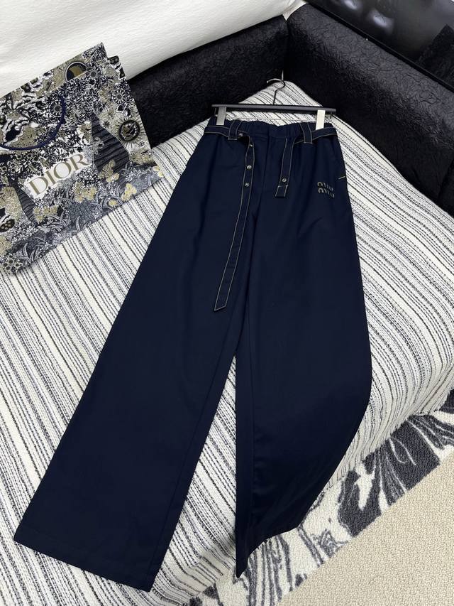 爆款现货 原单品质 Miu Mi*｜25新款腰带休闲裤 颜色百搭高级 定制字母撞色尽显高级随意感 视觉盛宴 四季必入的百搭单品 订制面料，质感巨好，慵懒范儿十足