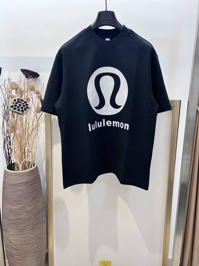 Size S M L Xl 黑白两色 Os宽松版型男女同款 197524135640081 Lululemon Lulu超大热高科技夜光印花大Logo字母Os廓