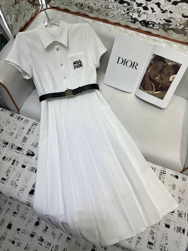 dior 2025春夏新款翻领短袖连衣裙 字母刺绣装饰 搭配皮腰带 时尚大方 气质款两色 Sml
