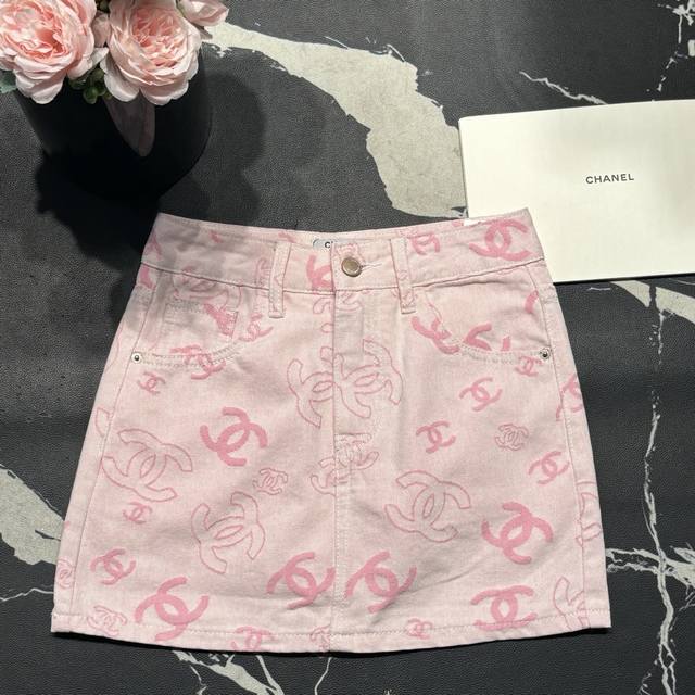 小香家25早春新款满印Logo提花显瘦牛仔半裙 颜色:2色 码数:Smlxl