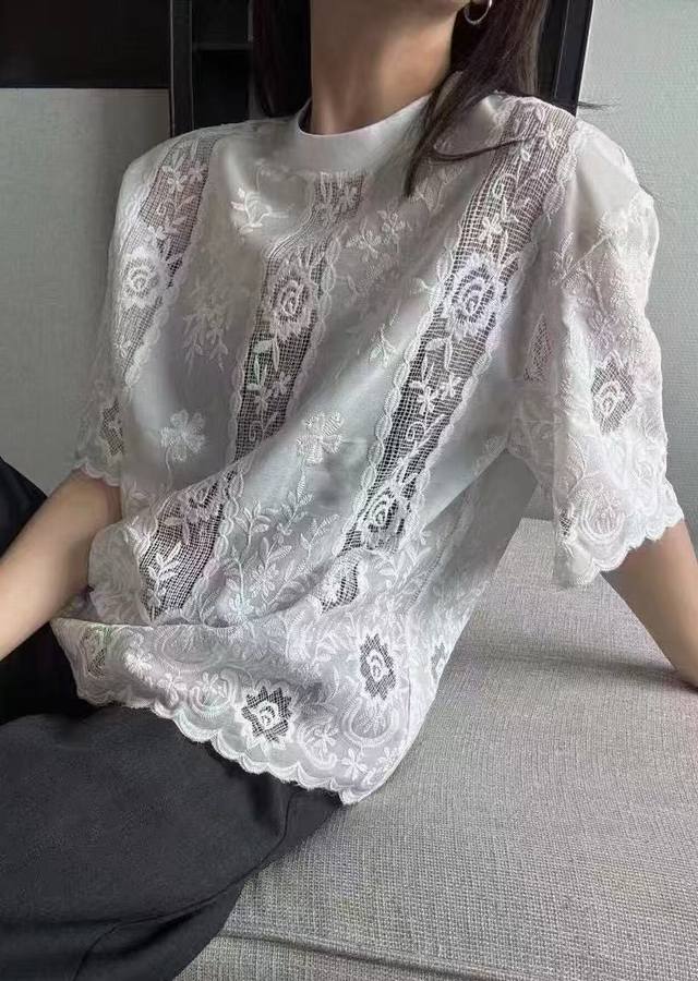 爆款客订镂空刺绣上衣出货啦 烧花镂空百搭蕾丝T恤女宽松夏季时尚减龄百搭短袖上衣 颜色：黑色 白色 码数：S一Xxl