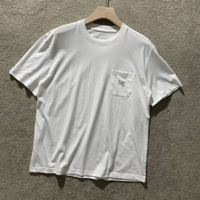 Arc’Teryx 始祖鸟 24Ss夏季经典简约小口袋情侣短袖T恤 颜色：黑色 白色 卡其 墨绿 铁灰 咖灰 尺码：Ｓ M L Xl 2Xl 3Xl 如今热销的