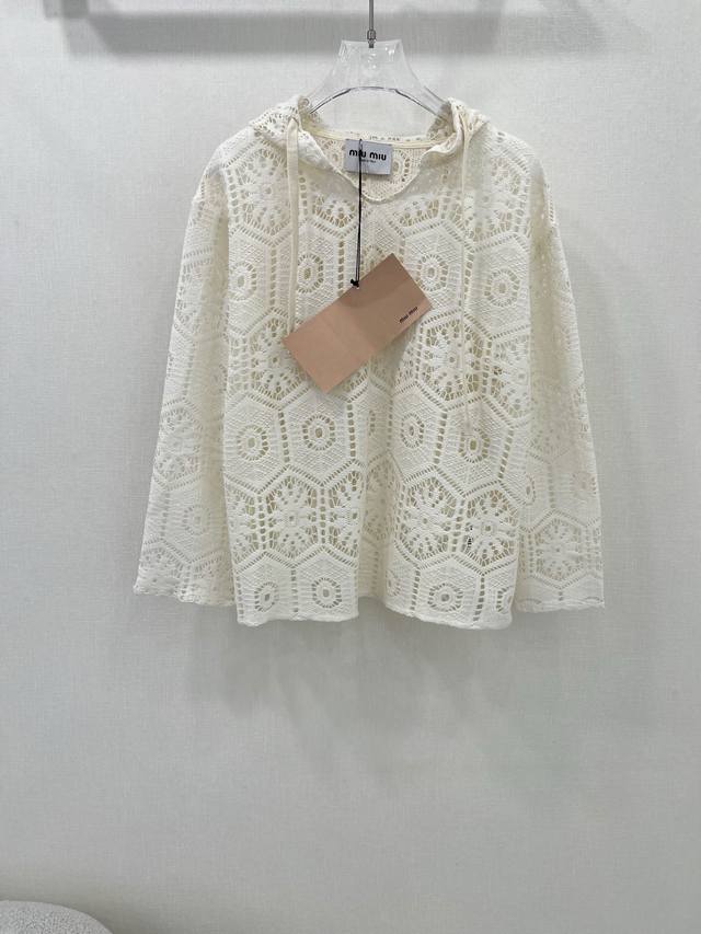 Miumi*25新款镂空连帽蕾丝上衣！夏日必备防晒上衣 垂坠感廓形连帽 大身处花朵镂空超有层次美感 减龄时髦 身设计宽松随性 松而不垮垂坠有型 单色3码Sml