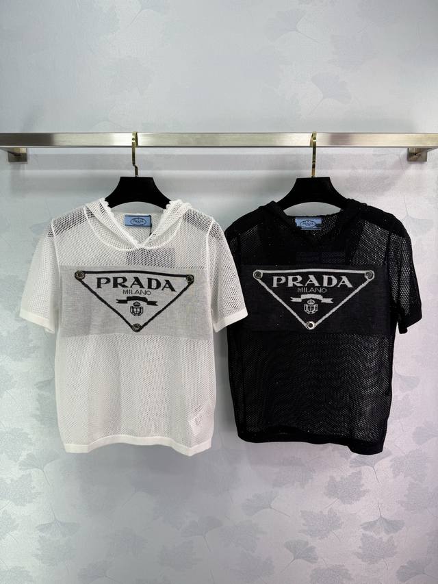 prad* 2025春夏最新系列！镂空连帽针织短袖！定制进口材质 质感有型 舒适透气 连帽短袖设计 整体镂空编织纹理 配合宽松版型 包容修饰身材 帽领花边设计更