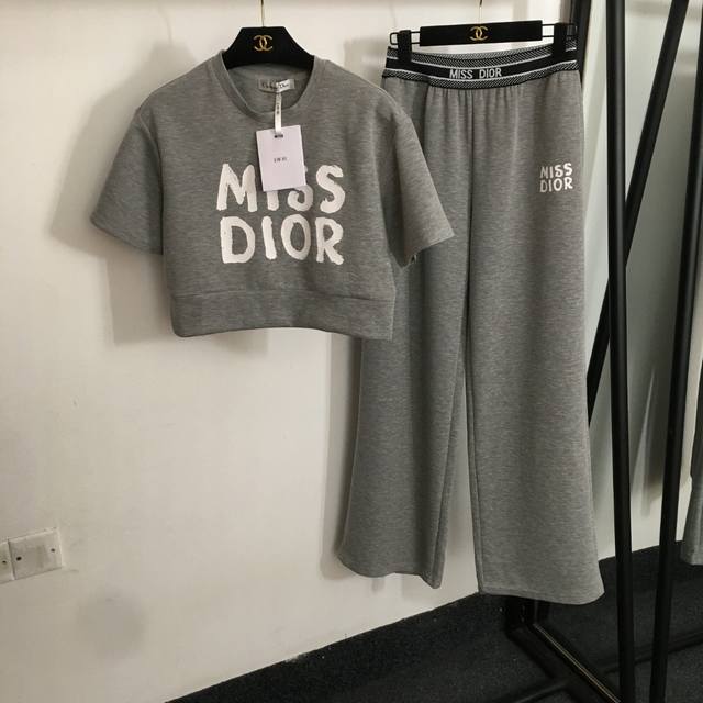 款号20252141 Dio*新款太空棉套装，大Logo印花短袖短款T恤+松紧高腰阔腿长裤，灰色，黑色，Sml， M码；肩宽44，胸围92，袖长19，衣长43；