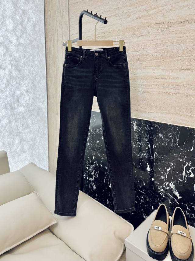 cx032#新款牛仔裤 Loewe 字母绣花 弹力牛仔棉显瘦牛仔裤 两色 26-30码