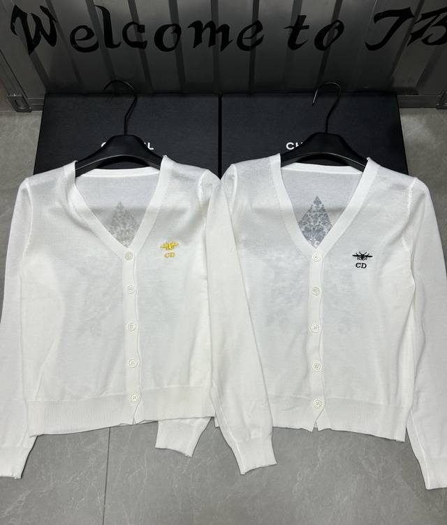 新品上线 款号:27362# #Cd后五角星开衫实拍图