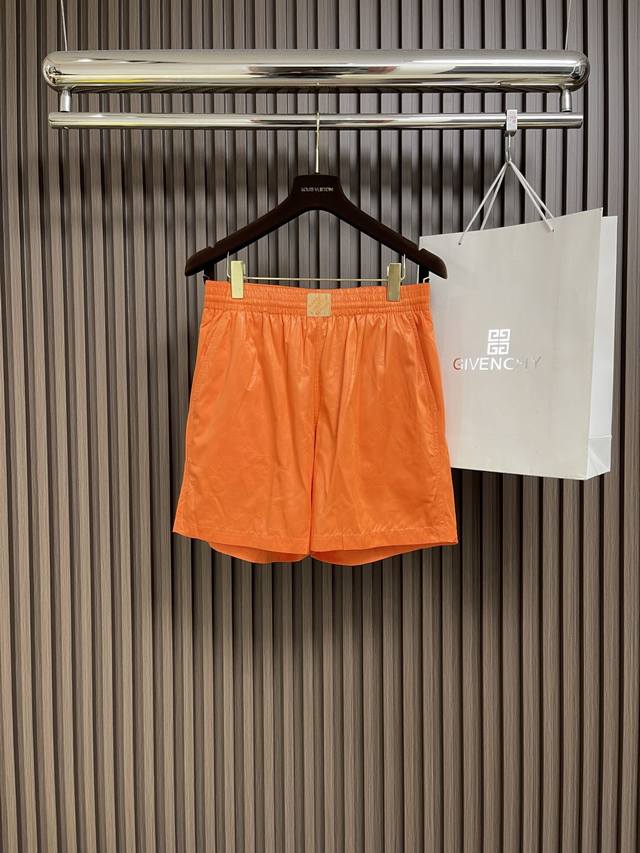 Lv 2025Ss新款运动短裤，这款运动裤采用时尚的运动风设计，老花满印锦纶面料短裤 沙滩裤 订织提花 扎染 全套订制五金配件内衬全网眼速干透气舒适！建议反面洗
