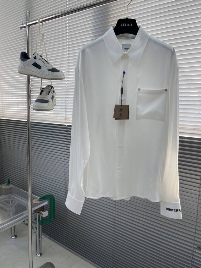 Bbr 早春款2025最新款时尚设计师款衬衫处处细节显工艺足够的高级 结构性剪裁的设计改变来展现男士多样的形象变化，修身利落、剪裁合体，满足时下正流行的多层次穿