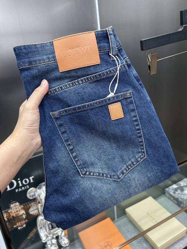 罗意威 高端定制、2025早春最新款牛仔裤 柜台同步发售 原版定制复刻 客供五金辅料 原单品质 进口牛仔面料高弹力 重工洗水 做工走线精细 上身绝佳！优选单品