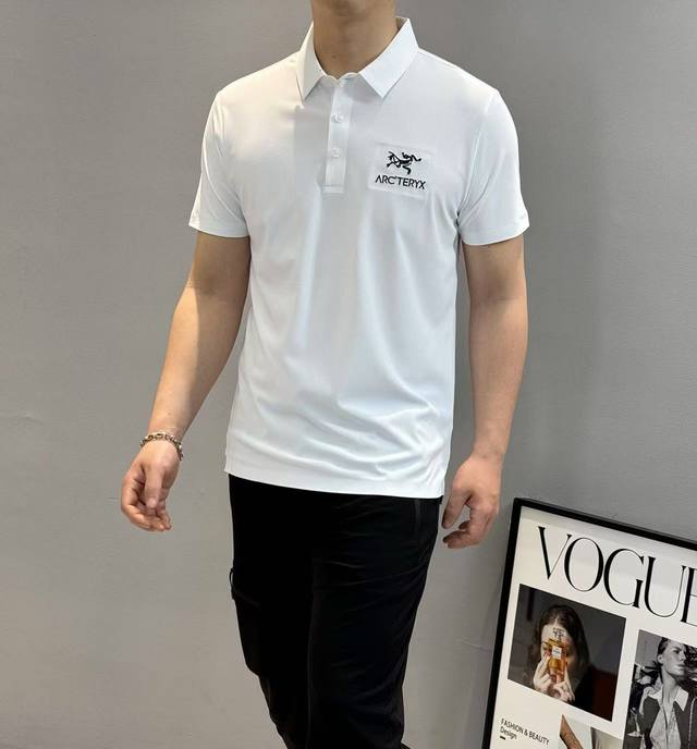 Arc‘Tery*X始祖-鸟25S夏季男士休闲polo，经典款式.颜值代表作，胸口3D精致绣花画龙点睛.衣身采用高科技无缝工艺.客供丝光珠地棉面料，具有良好的垂