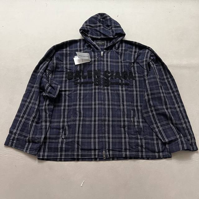 Balenciaga条纹绣花字母外套