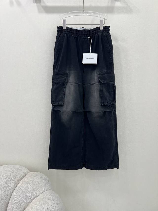 Alexander Wan* 25春夏新品橡筋腰头工装直筒牛仔裤！复古街头美感造型神器！洗水牛仔工艺帅气又时髦。立体剪裁中低腰直筒版型上身巨显瘦日常通搭单品，完