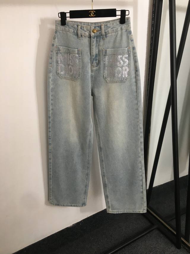 款号20252257 Dio*新款 Miss烫钻口袋 水洗做旧高腰牛仔长裤，浅蓝色，S-Xl， M码；腰围68，长106