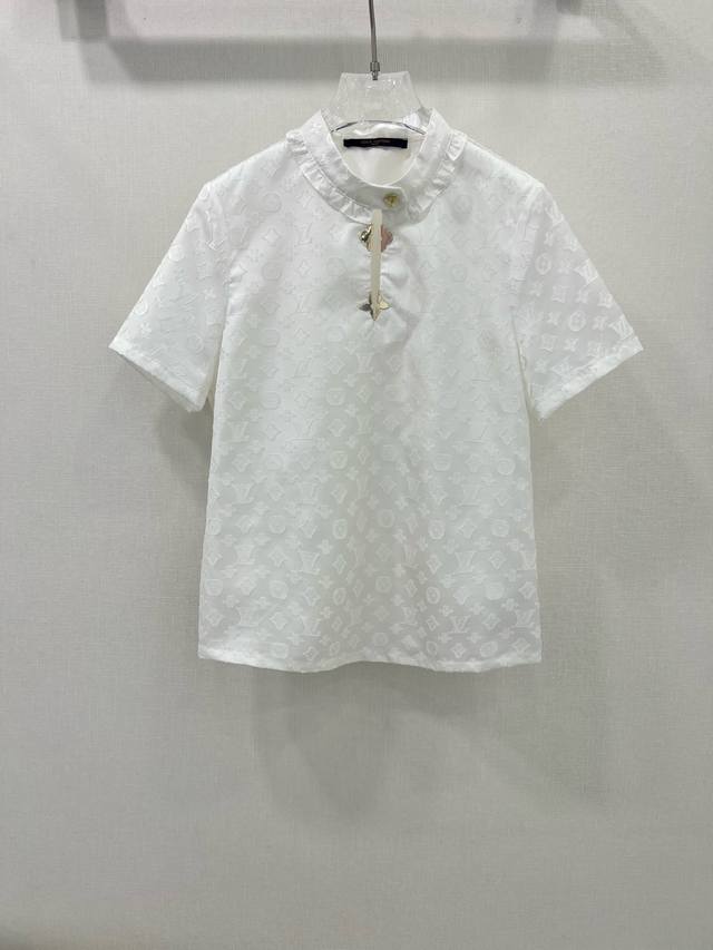 Louis Vuitto*25新款提花短袖衬衣 定制Yb进口提花材质 质感轻薄 品相十足 领口花边系扣调节装饰 增添造型层次感 通体立体四叶草字母提花肌理元素