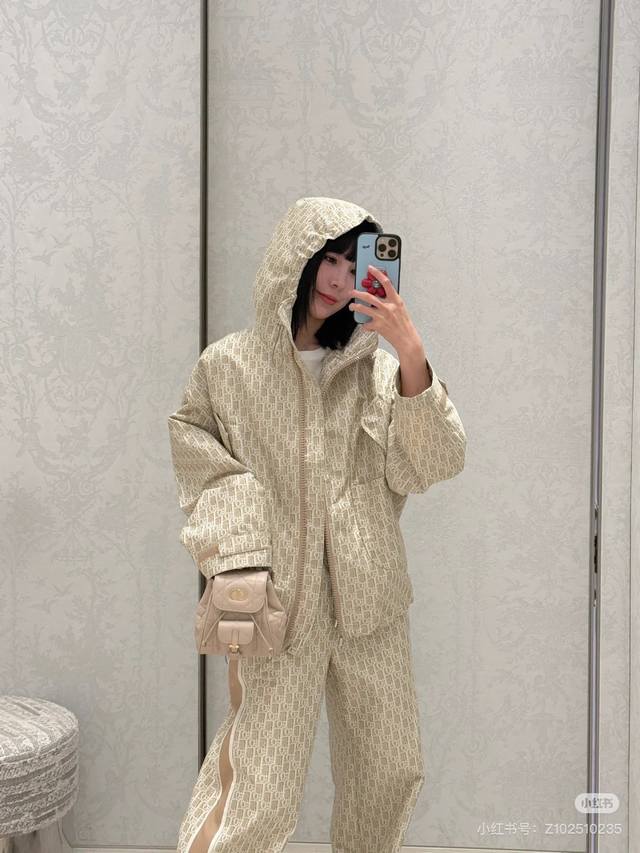 长裤 外套 Dio* 25Ss早春新款 老花夹克外套丨原版开发！高版出品！ 这款连帽夹克饰以金色 Oblique 提花，回溯 D*Or 于 1967 年推出的经
