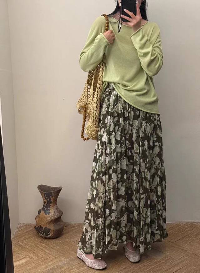 画 半裙 法式复古小碎花褶皱半身裙气质女小众A字半裙。 尺码： S-Xl