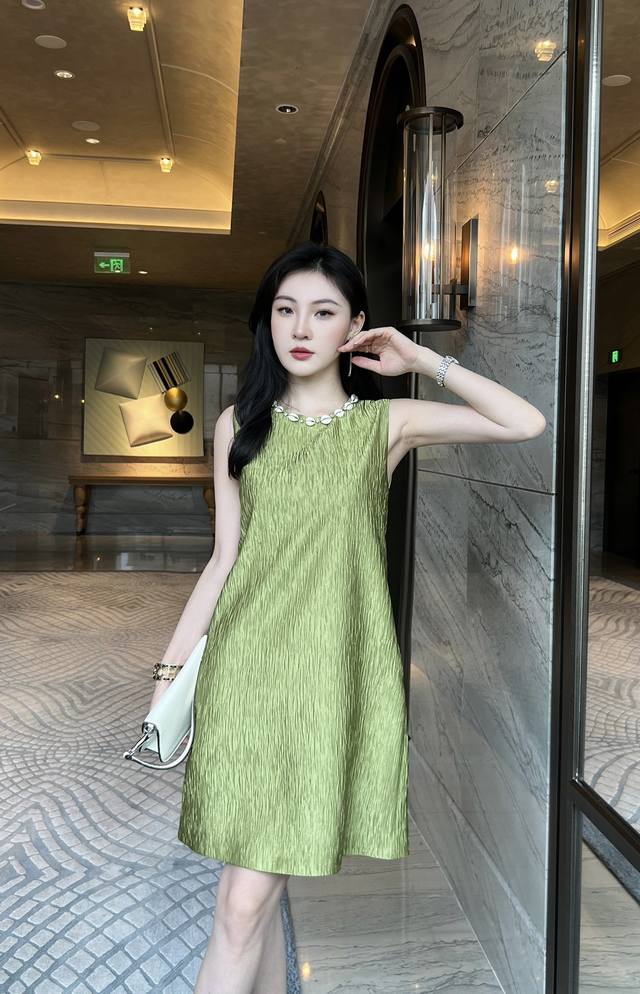 连衣裙 夏季新品褶皱时髦遮肉显瘦小众气质百搭无袖打底连衣裙女S M L X L 面料：棉混纺 S码胸围88肩宽35腰围94裙长88 每个码胸围平铺腰围相差，衣长