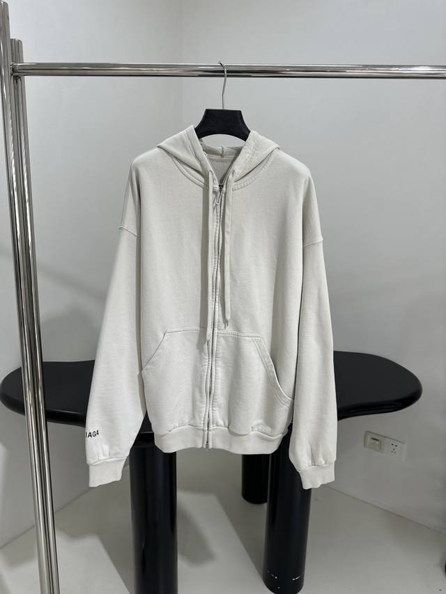 新品High There + Dripley戴帽卫衣 定制定染复古平纹针织面料 中号版型剪裁 正面和背面饰以Hight There + Dripley艺术作品对