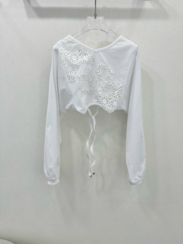 Chan*L 25新款上衣 桂纶美Jennie同款。Coco女孩法式宫廷风露背绑带设计抹胸衬衫！一件难求的爆款定位刺绣水溶花设计！进口提花纯棉衬衫料不易皱。轻盈