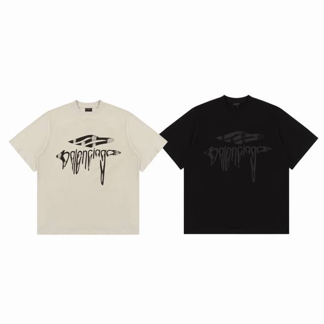 供 Balenciaga 巴黎世家25Ss早春流淌M字母Logo做旧印花情侣圆领短袖T恤-顶级版本 Color：黑色 灰白色 Size：S M L Number