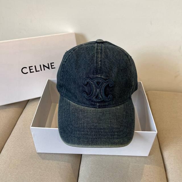 celine赛琳 新款经典休闲潮流款 棒球帽日韩风格，随便搭配都超好看！出门旅游，绝对要入手的一款 赛琳经典款Logo刺绣棒球帽 众多明星同款上身出街，王欧 彭