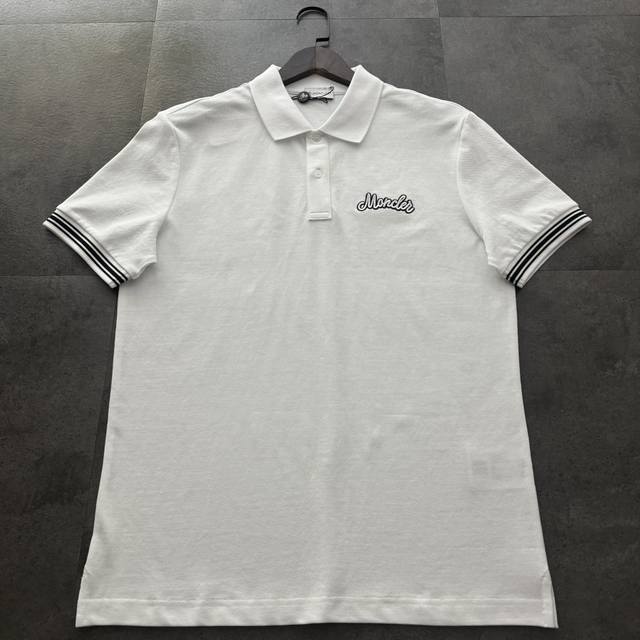 爆款推荐 Moncler蒙口2025新款刺绣字母Polo衫 原版面料高版本高品质 网红明星同款 290克重珠地棉面料 经典字母刺绣标识工艺 手感非常舒适耐穿 超