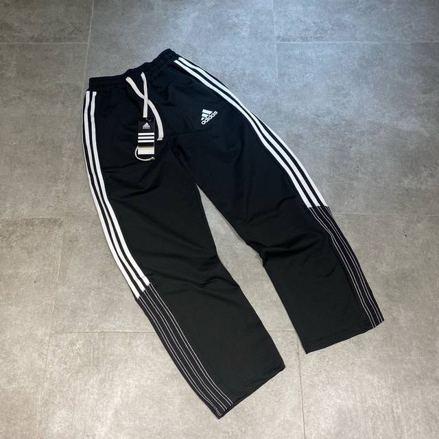 adidas阿迪达斯 春秋款三条杠拼接休闲运动高品质直筒垂感长裤情侣款 Color: 黑色 Size: M-Xl M 腰围80 臀围116 裤长98 Cm L