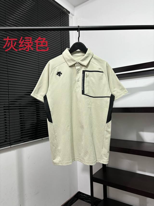 夏季新款！质量很好！Descente 迪桑特胸前硅胶小标，胸前口袋款！男子运动短袖Polo衫柜子同步！ 进口速干精梳珠地面料亲肤舒爽，不粘身不黏腻！排汗吸湿！这