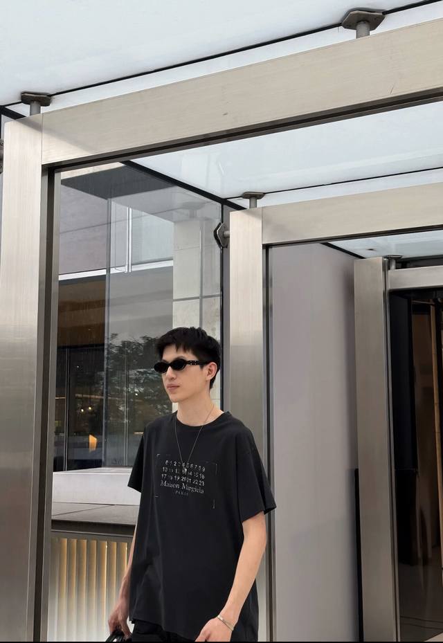 好货上新 Maison Margiela马吉拉24Fw做旧碎裂印花短袖T恤 重磅精梳280G纯棉双纱面料 舒适透气亲肤 螺纹定织定染通肩拉条工艺增加衣物清洗寿命