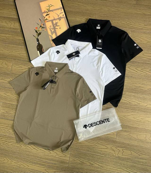 迪桑特Descente短袖Polo衫冰丝速干专柜同款 进口冰丝速干面料 超级舒适 面料采穿起来凉嗖嗖的，特别舒服。 轻柔、软弹、速干、透气、防晒、防臭 炫酷工艺