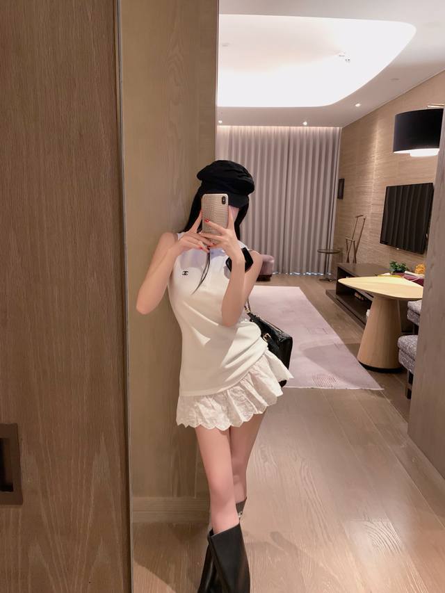 新品上新 Chane* 香奶儿 蕾丝花边翻领背心连衣裙 高级定制 Chane*小香刺绣订制纽扣Polo领背心连衣裙～～下摆拼接订制蕾丝花边 版型上身显瘦 款号：