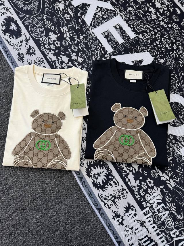 gucci 古驰 25Ss 简约男女情侣贴布刺绣玩偶小熊短袖T恤 轻奢主义，男女日常通勤穿搭必备单品，正确版本，随意对比！ 购入原版开模打造，面料采用280克，
