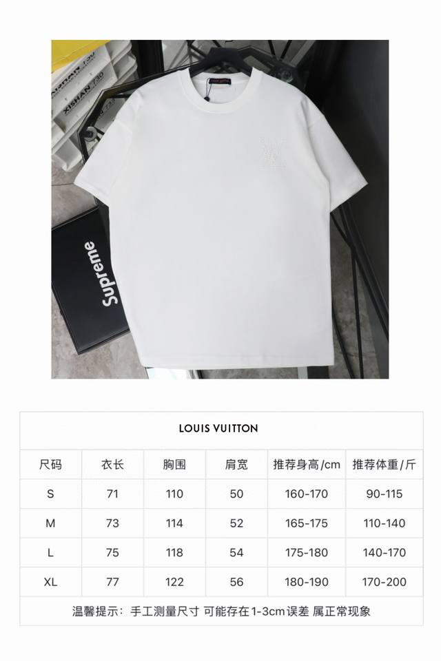 尺码表细节图# Louis Vuitton 路易威登Lv 2025新款 进口塑料瓷珍珠压印Logo男女同款圆领T恤短袖 Louis Vuitton，法国路威酩轩