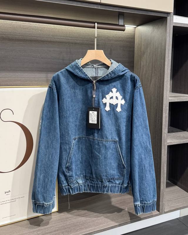 chrome Heart ｜ 克罗心 25Ss 十字架拼皮梵文字母男女同款牛仔衣连帽外套 新出的半拉链牛仔卫衣帽衫还不错 蛮休闲的，版型比较宽松，简简单单的蓝白