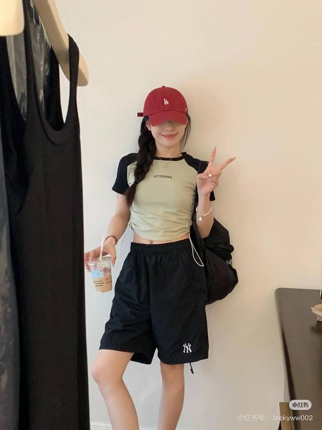 新款上新 Mlb男女情侣短裤抽绳休闲运动短裤，25 年夏新款速干短裤 采用夏天经典的速干面料，冰凉丝滑，不易变形，Ny的经典刺绣标，干净简单的设计，女生上身小性