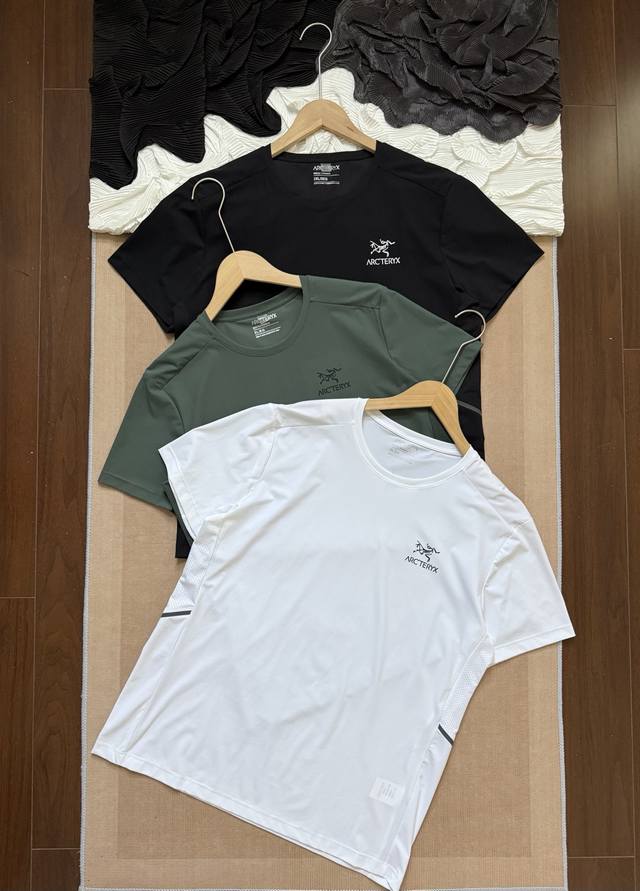 arc'teryx 始祖鸟 基础立体Logo 圆领运动户外速干短袖T恤 男女同款 -定制定染高弹纤维面料，四重工艺处理实现吸湿速干+长效抗菌，37℃高温保持干爽