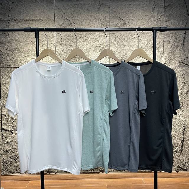 kolon Sport可隆 都市运动吸湿排汗短袖T恤系列 科技面料 轻盈透气 激发运动潜能 立体剪裁工艺，贴合人体工学，增强穿着舒适性，无侧缝一体成型，减少运动