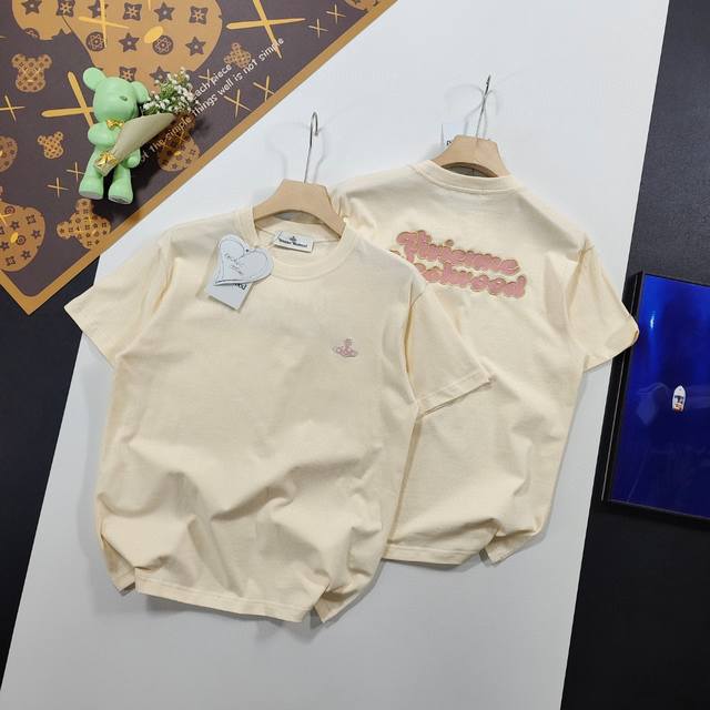 尺码Xs-L爆款推荐 夏装新品Vivienne West Wood 西太后薇薇安小众品牌土星重工立体贴布刺绣短袖T恤 后背卡通Logo重工万针贴布刺绣 前胸镂空