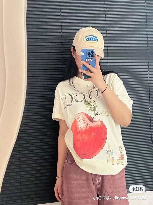 新款上新 独家定制高版本Gucci古驰夏季彼得兔涂鸦石墨印花男女情侣款圆领短袖T恤，双纱240G精梳棉面料，流氓兔大彩色前福水印花。衣服印花怎么洗也不会掉落 下