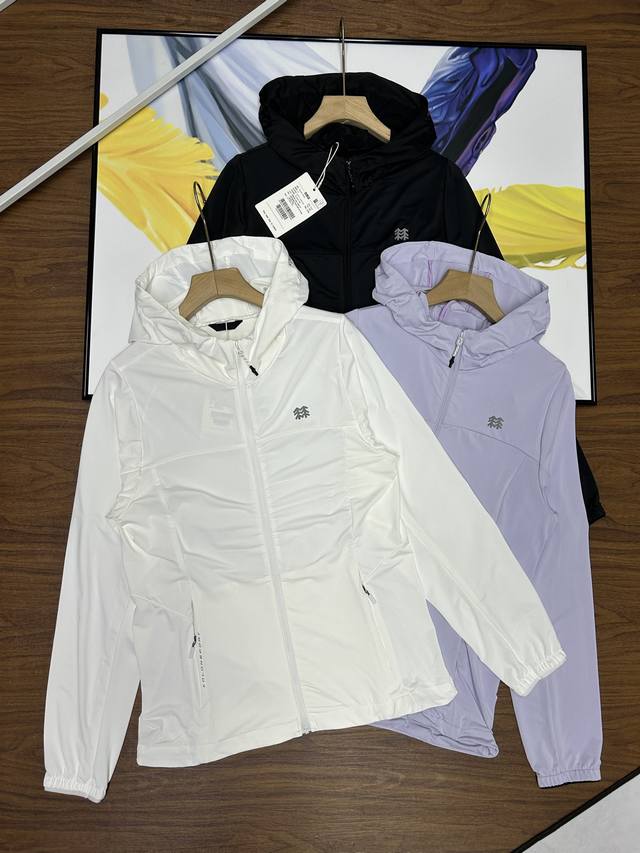 配礼盒装 可隆Kolon Sport Hike 系列 弹力针织连帽印花 凉感防晒服 防晒Upf80+内里全包边 面料全部采用高定制面料，轻质量感，挺阔有型，四面