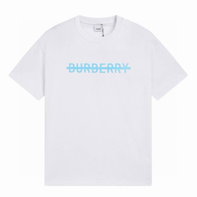burberry 巴宝莉Bbr 蒂芙尼蓝小标情侣款宽松短袖T恤 采用260克双砂面料 三针五线做工，领口包包边条 今年火爆的品牌 看到了就忍不住要自留一件 正确