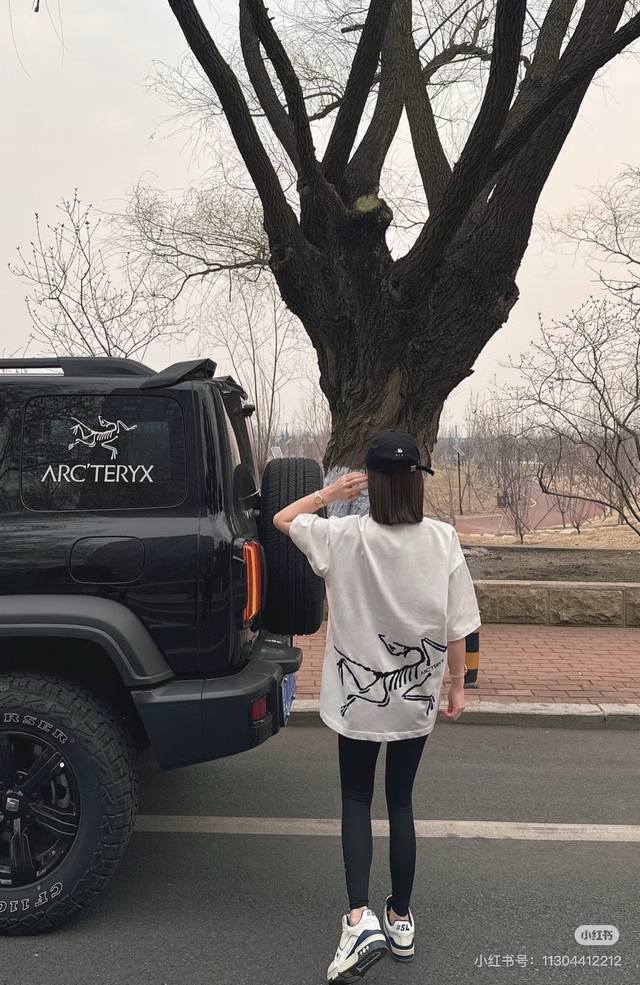高品质 品名：始祖鸟 Arc'teryx 24Ss 后背大鸟印花Logo图案设计 男女同款圆领纯棉短袖T恤 版型；宽松版 面料：330G全棉精梳棉 颜色： 黑