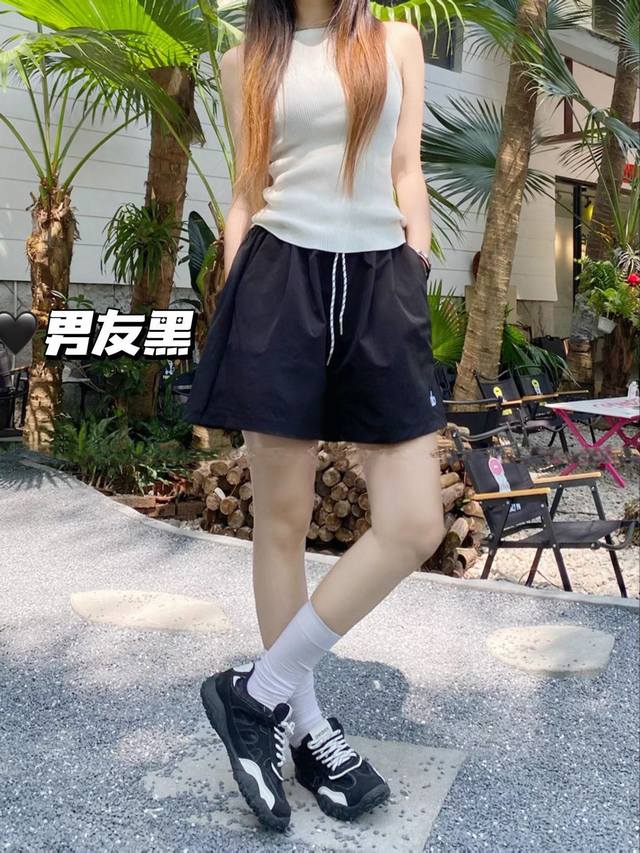 上新 夏日多巴胺短裤！！ 运动 漂流 美式短裤 好看又好穿 每个颜色都是你的最爱 颜色：黑色 白色 红色 黄色 灰色 藏蓝 码数：见尾图